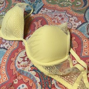 VICTORIA SECRET BRA
